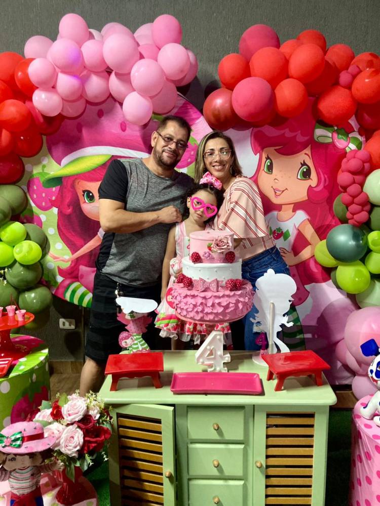 Família Fajardo comemora aniversário de 04 anos de Heloísa com muita alegria