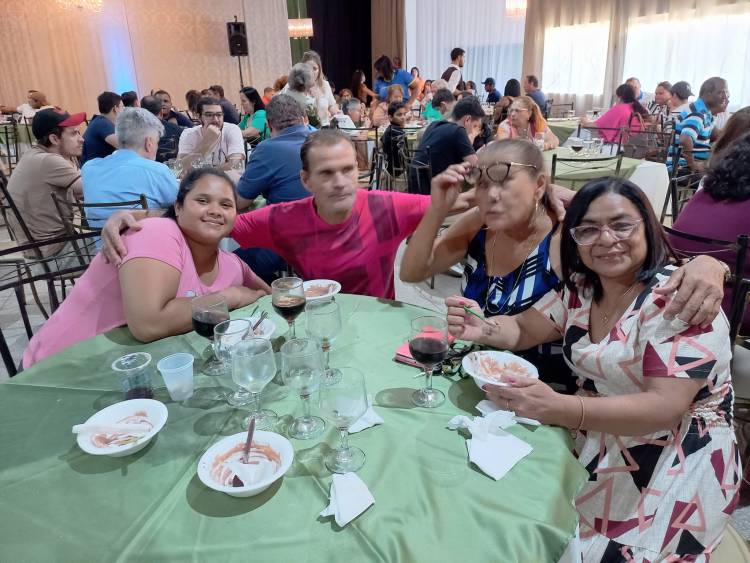 Dr. Ruy Costa e Luciana Pedroso comemoram  Bodas de Rosa – 17 anos de casados