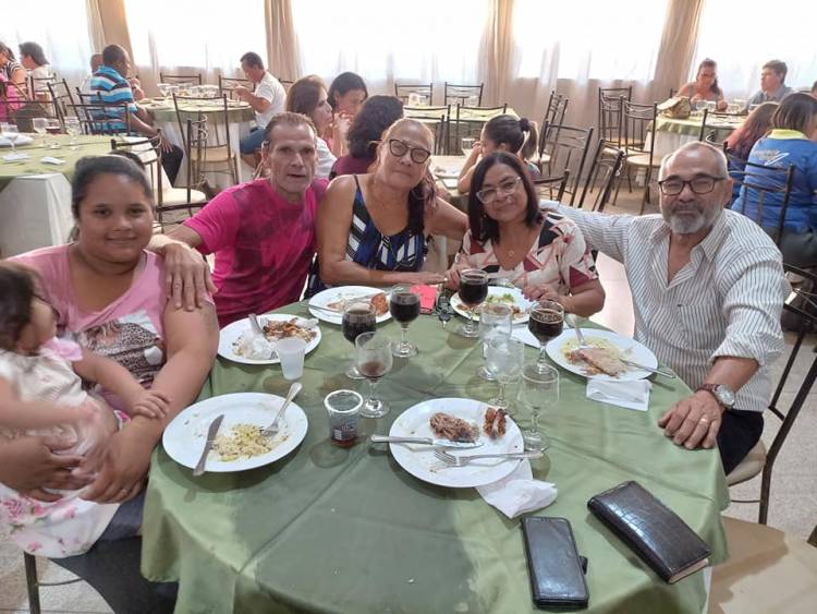 Dr. Ruy Costa e Luciana Pedroso comemoram  Bodas de Rosa – 17 anos de casados