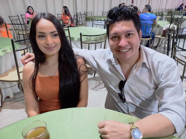 Dr. Ruy Costa e Luciana Pedroso comemoram  Bodas de Rosa – 17 anos de casados