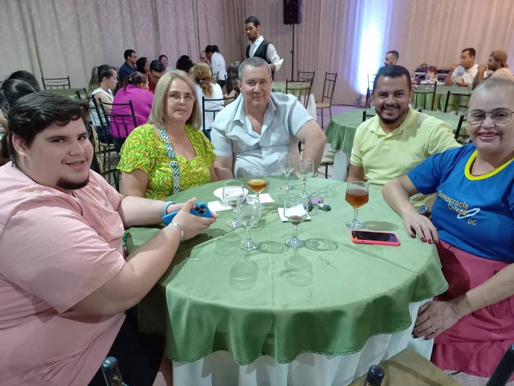 Dr. Ruy Costa e Luciana Pedroso comemoram  Bodas de Rosa – 17 anos de casados