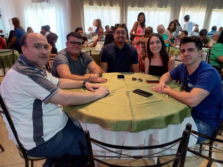 Dr. Ruy Costa e Luciana Pedroso comemoram  Bodas de Rosa – 17 anos de casados