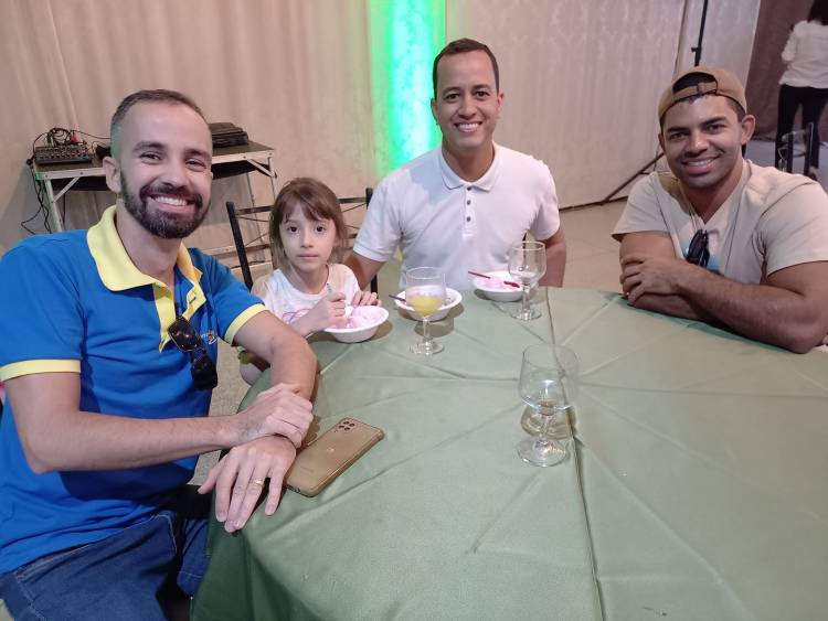 Dr. Ruy Costa e Luciana Pedroso comemoram  Bodas de Rosa – 17 anos de casados