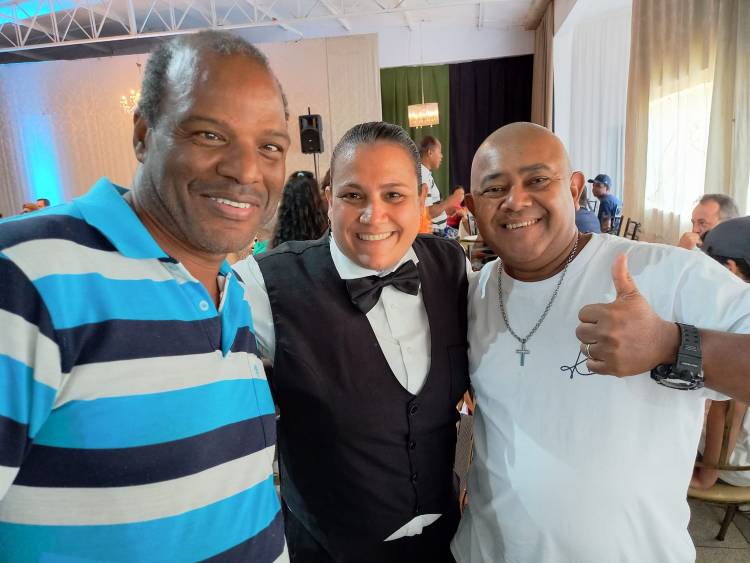 Dr. Ruy Costa e Luciana Pedroso comemoram  Bodas de Rosa – 17 anos de casados