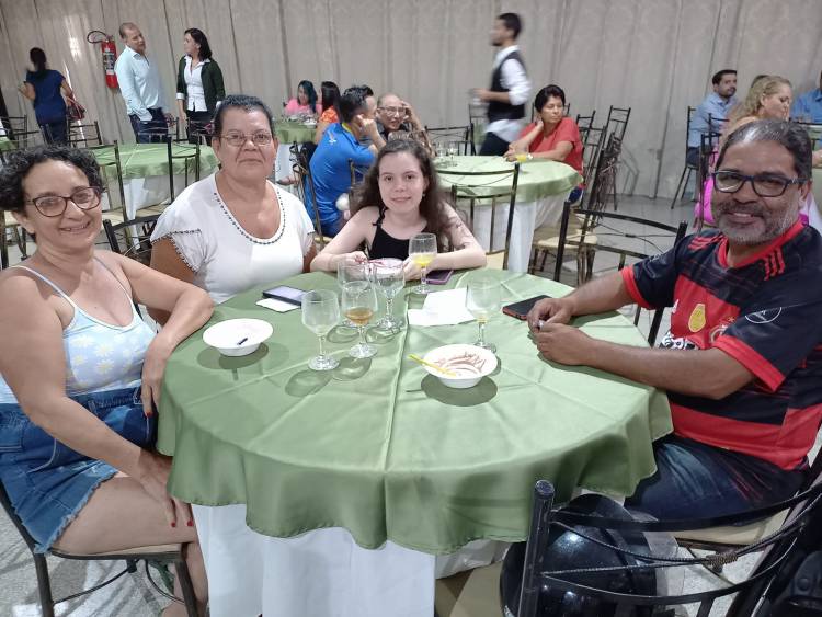Dr. Ruy Costa e Luciana Pedroso comemoram  Bodas de Rosa – 17 anos de casados