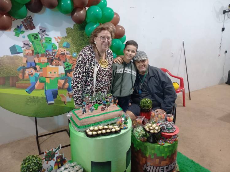 Rafinha ganha festa " MINECRAFT” no aniversário de 09 anos 