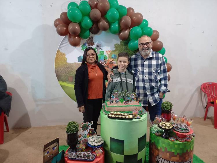 Rafinha ganha festa " MINECRAFT” no aniversário de 09 anos 