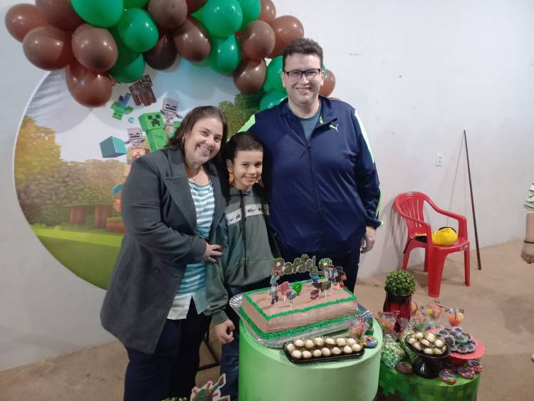 Rafinha ganha festa " MINECRAFT” no aniversário de 09 anos 