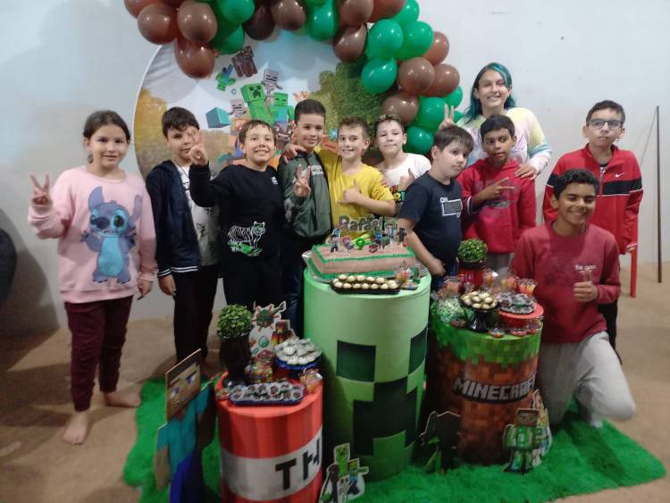 Rafinha ganha festa " MINECRAFT” no aniversário de 09 anos 