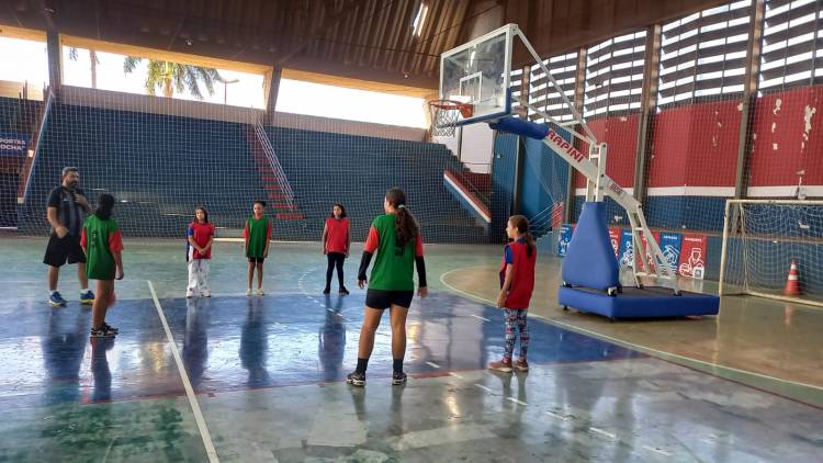 E.M. Parque São Carlos vence basquete 3x3 sub 12 com placar expressivo