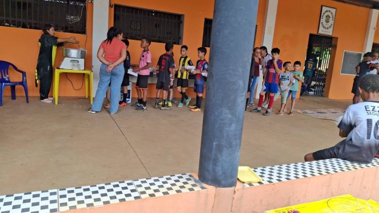 Festa do Dia das Crianças agita Clube Escolinha Recanto do Galo em Três Lagoas MS