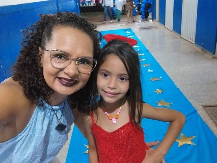 Escola municipal Parque São Carlos realiza cerimônias de formatura para estudantes