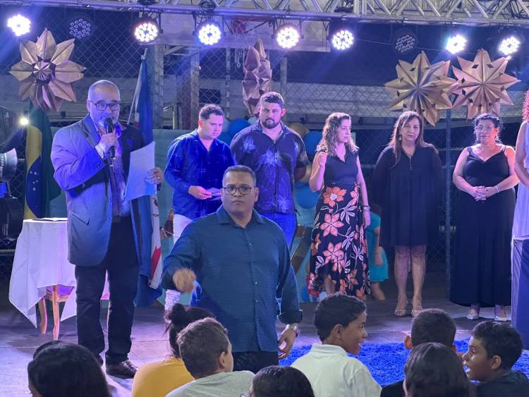 Escola municipal Parque São Carlos realiza cerimônias de formatura para estudantes