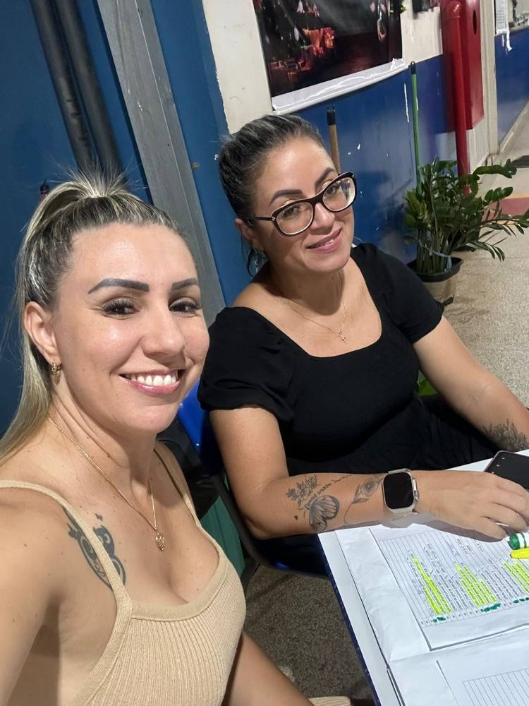 Escola municipal Parque São Carlos realiza cerimônias de formatura para estudantes