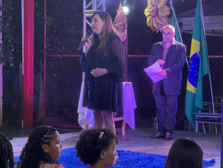 Escola municipal Parque São Carlos realiza cerimônias de formatura para estudantes