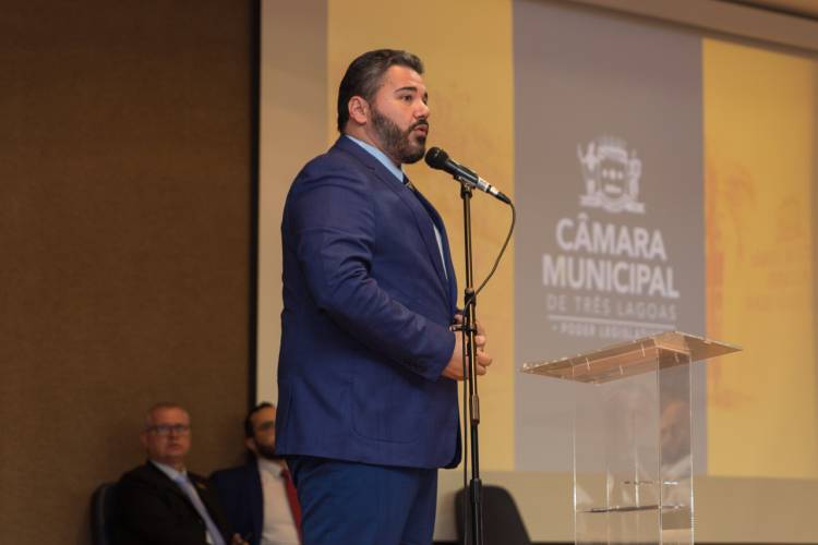 Dr. Cassiano Maia toma posse e faz discurso impactante ressaltando a fidelidade com o desenvolvimento de Três Lagoas
