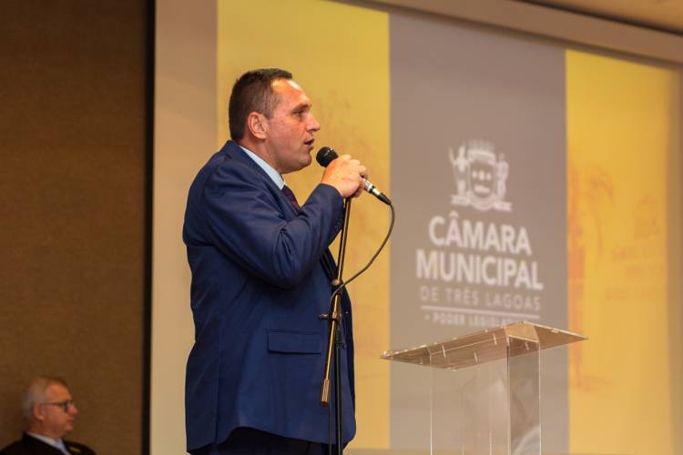 Dr. Cassiano Maia toma posse e faz discurso impactante ressaltando a fidelidade com o desenvolvimento de Três Lagoas