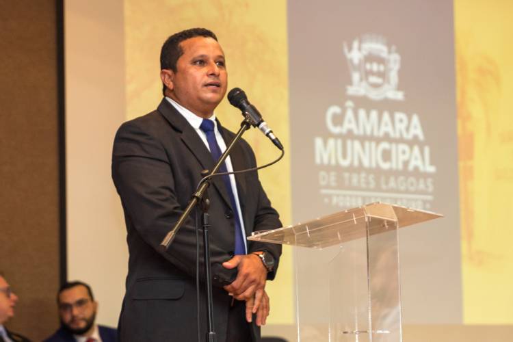 Dr. Cassiano Maia toma posse e faz discurso impactante ressaltando a fidelidade com o desenvolvimento de Três Lagoas