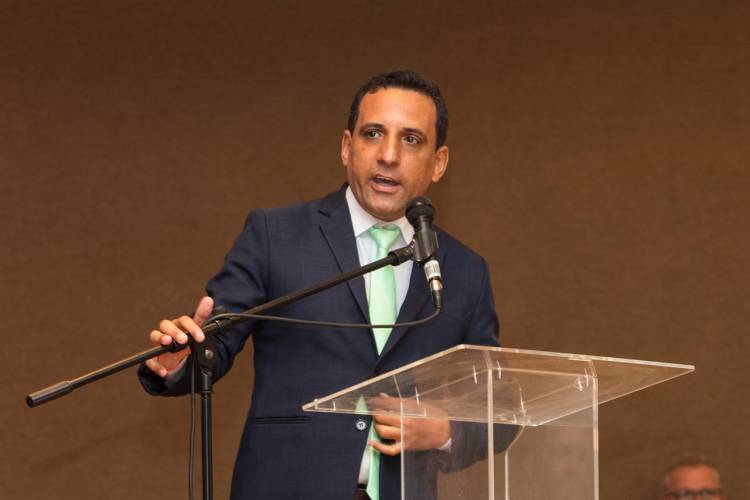 Dr. Cassiano Maia toma posse e faz discurso impactante ressaltando a fidelidade com o desenvolvimento de Três Lagoas