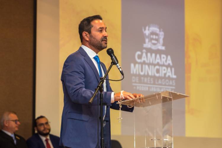 Dr. Cassiano Maia toma posse e faz discurso impactante ressaltando a fidelidade com o desenvolvimento de Três Lagoas