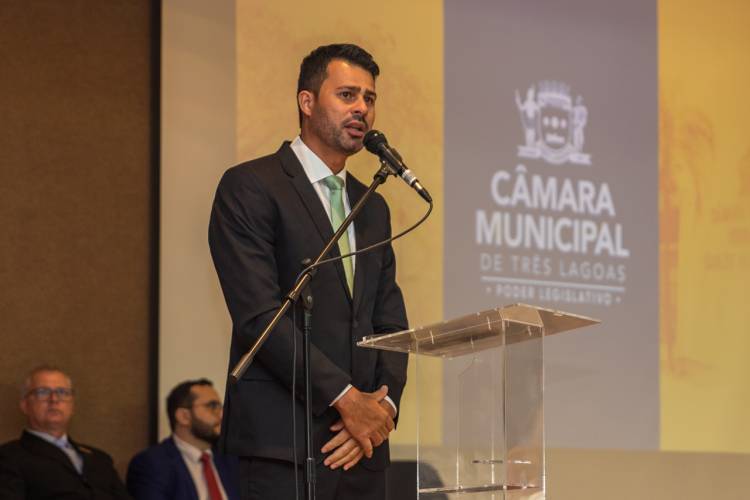Dr. Cassiano Maia toma posse e faz discurso impactante ressaltando a fidelidade com o desenvolvimento de Três Lagoas