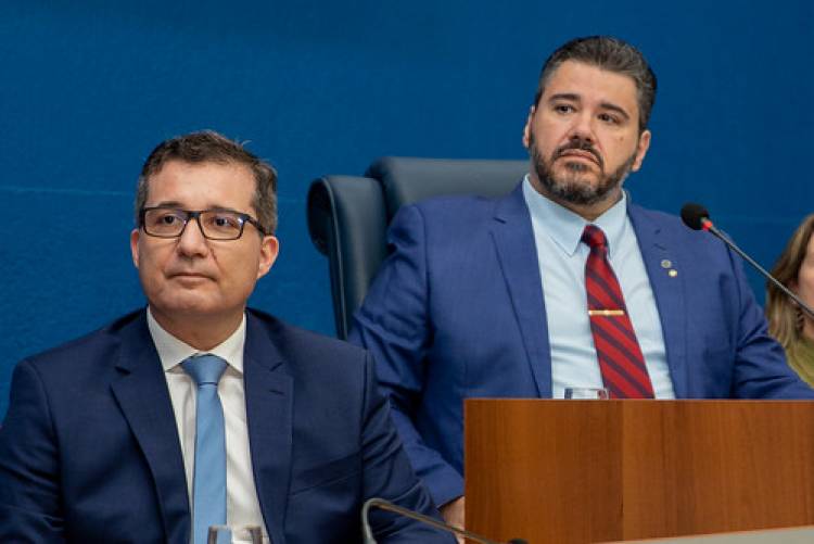 Vereador Tonhão participa com o Prefeito Cassiano  Maia da posse de novos servidores da Educação