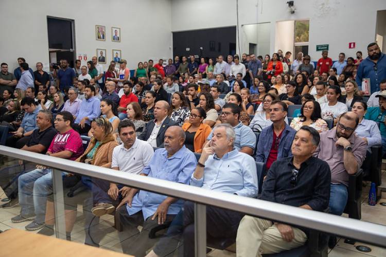 Vereador Tonhão participa com o Prefeito Cassiano  Maia da posse de novos servidores da Educação