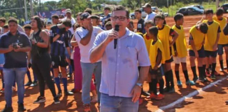  Prefeito Dr. Cassiano Maia,  inaugura  campo de futebol no bairro Bela Vista da Lagoa