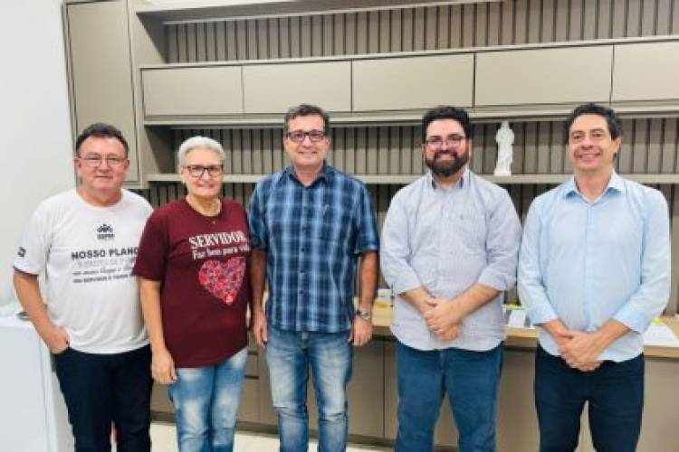 Prefeito Dr. Cassiano Maia anuncia reajuste e unificação do auxílio alimentação para servidores municipais
