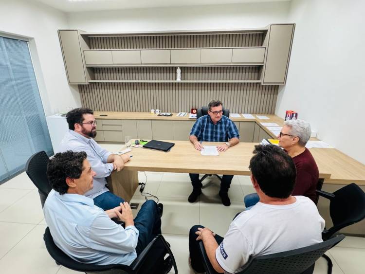 Prefeito Dr. Cassiano Maia anuncia reajuste e unificação do auxílio alimentação para servidores municipais
