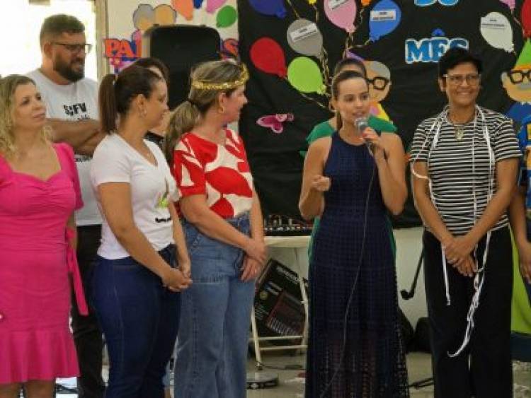Vice-prefeita e Primeira-dama celebram Carnaval com Idosos no Serviço “Tia Nega”