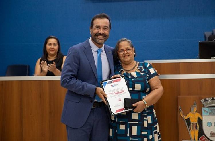 Diploma de excelência é outorgado a onze artesãs do município