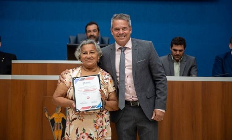 Diploma de excelência é outorgado a onze artesãs do município