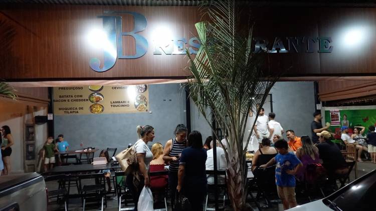 Aniversário de Jairo Delamare é comemorado e grande estilo no JB Restaurante