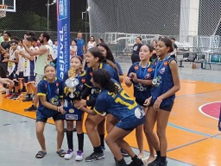 Dom Aquino leva o título e a Escola Municipal Parque São Carlos fica com o vice campeonato de basquete feminino JET'S 2025