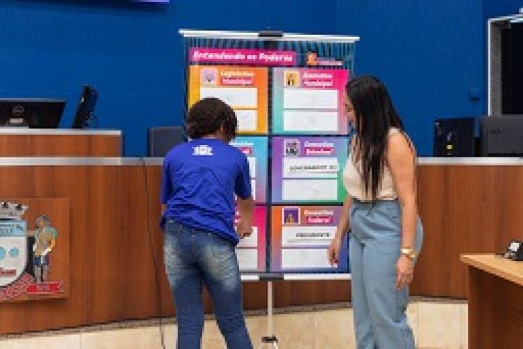    Dia Nacional da Educação Legislativa: Visita Guiada recebe alunos da E.M. Flausina de Assunção Marinho