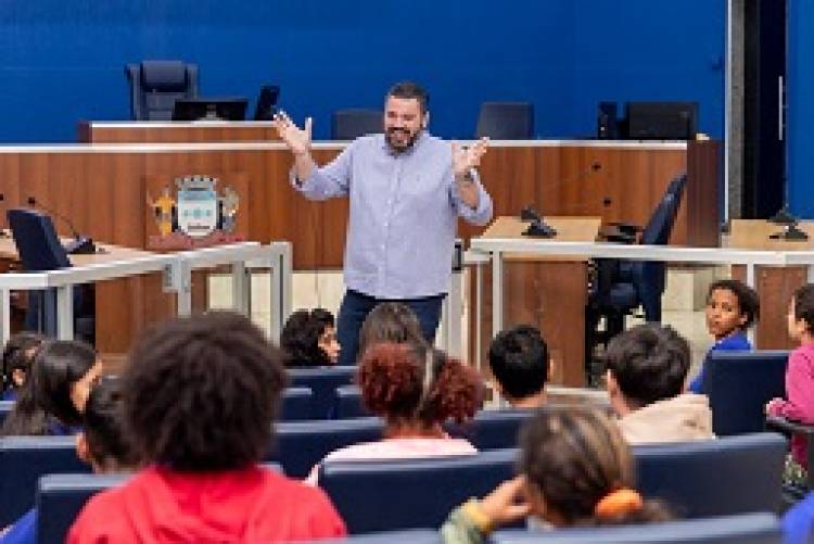    Dia Nacional da Educação Legislativa: Visita Guiada recebe alunos da E.M. Flausina de Assunção Marinho