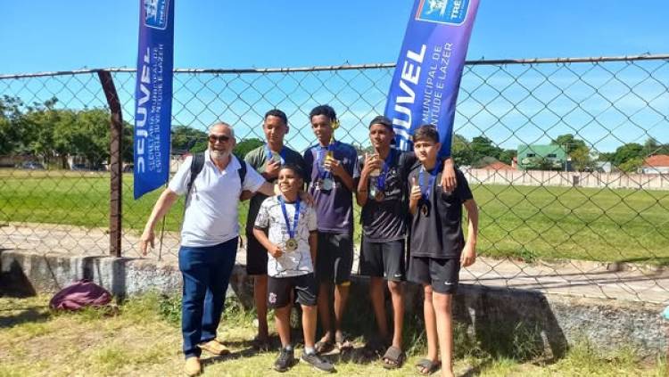 A Escola Municipal Parque São Carlos conquista terceiro lugar no JETs  2025 na modalidade de atletismo.