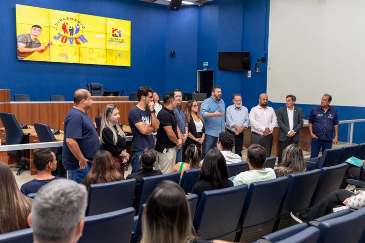 Jovens vereadores e suplentes participam de formação antes da posse