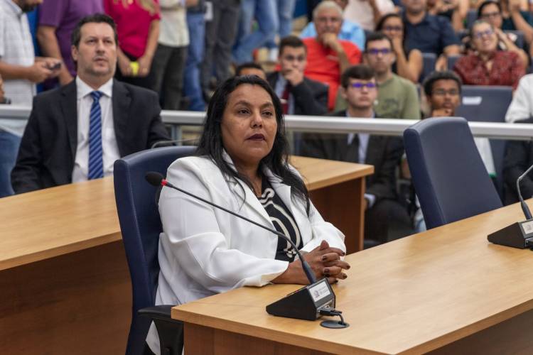 Em noite histórica, primeiros jovens vereadores de Três Lagoas tomam posse