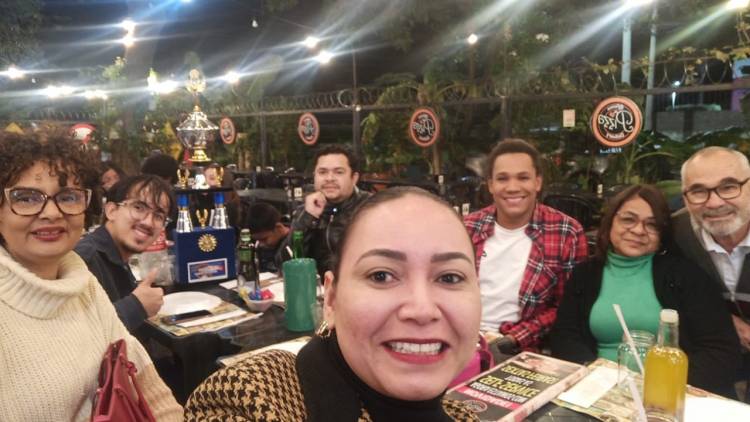 Estudantes da E.M.P. São Carlos comemoram resultados conquistados no JET's com Rodizio de Pizza,