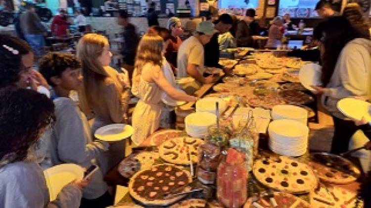 Estudantes da E.M.P. São Carlos comemoram resultados conquistados no JET's com Rodizio de Pizza,