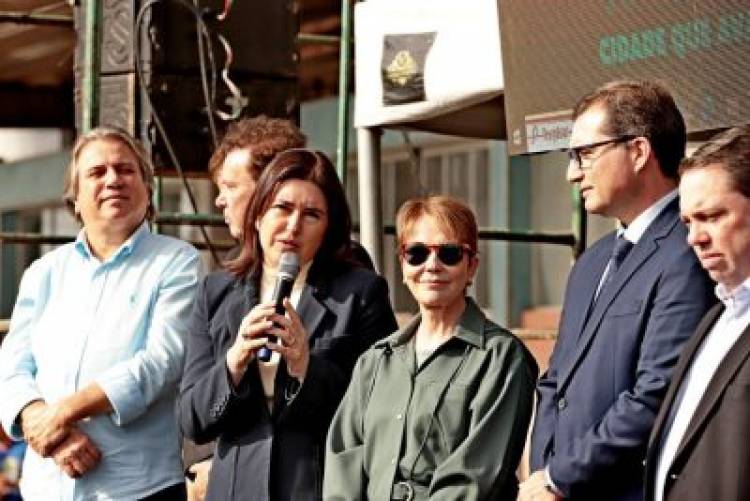Desfile Cívico de 110 anos de TL é marcado por anúncios de investimentos e participação popular