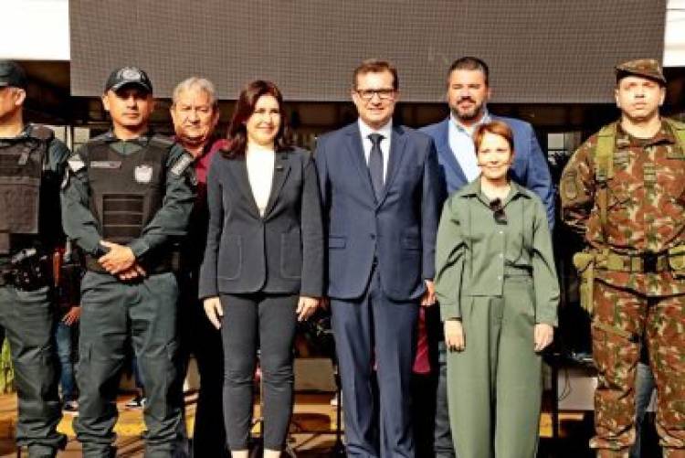 Desfile Cívico de 110 anos de TL é marcado por anúncios de investimentos e participação popular