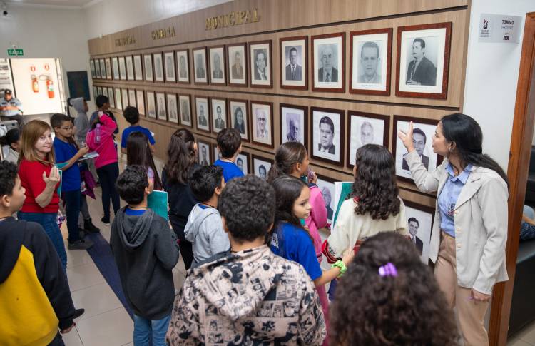     Estudantes do 5º ano da Gentil Montalvão conhecem a Câmara e vereadores