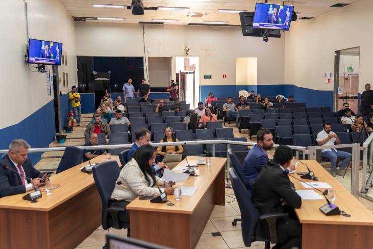 Vereadores apresentam projetos de transparência nas listas de espera na saúde e educação