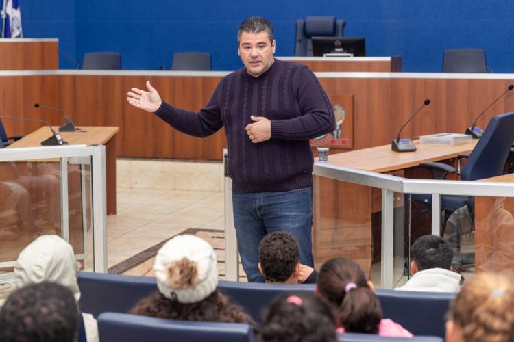 Servidores e vereadores recebem mais uma turma da E.M Gentil Montalvão