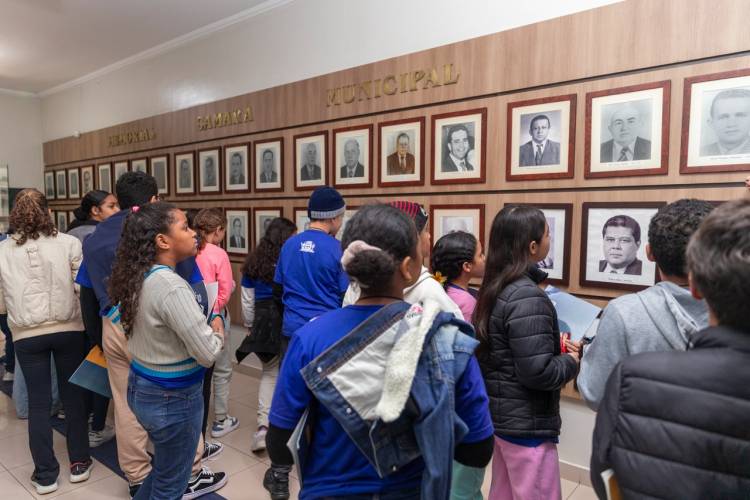 Servidores e vereadores recebem mais uma turma da E.M Gentil Montalvão