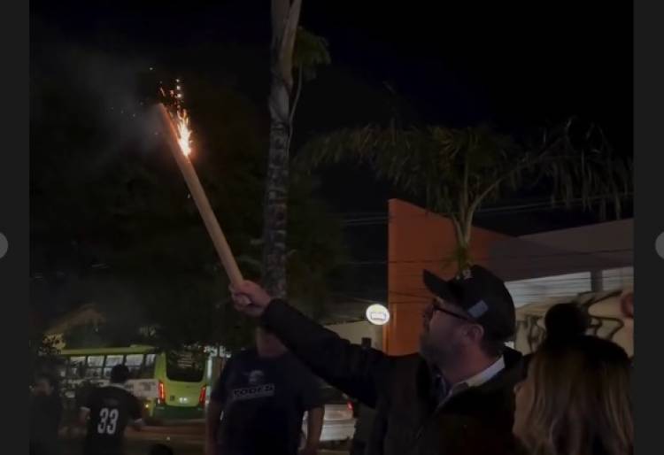 Bolsonaristas celebram sanção de Trump contra Moraes com churrasco, fogos e buzinaço