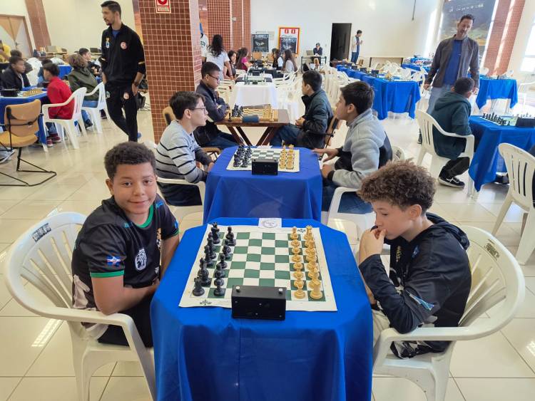 Xadrez escolar de Três Lagoas é campeão geral do Circuito Estadual de Xadrez Escolar